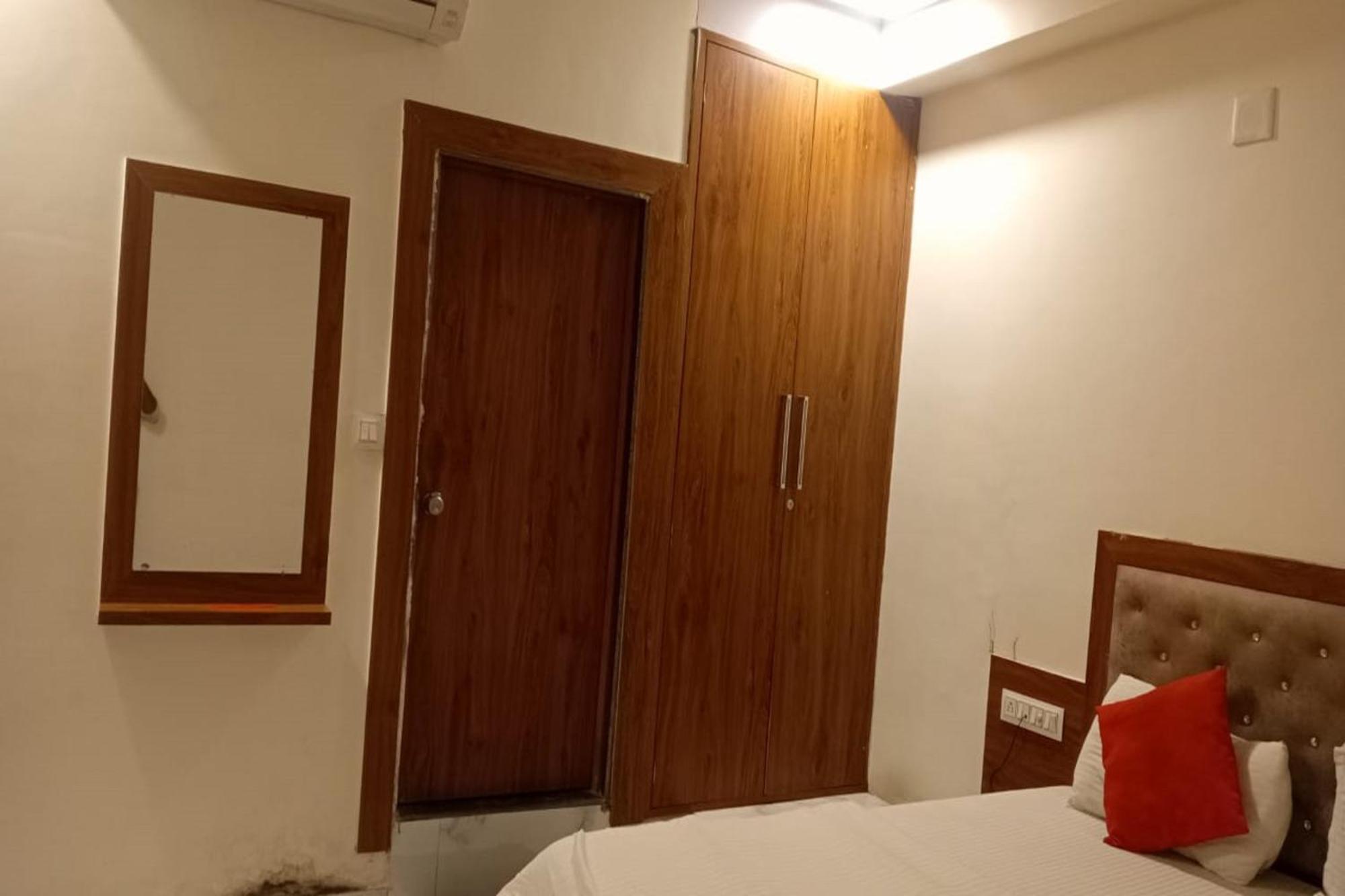 Hotel New Lake View Ahmedabad Exterior photo
